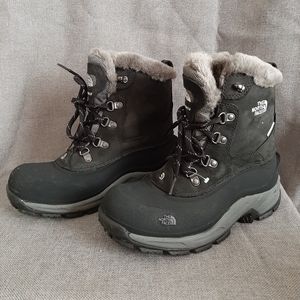 North Face women's snow boots